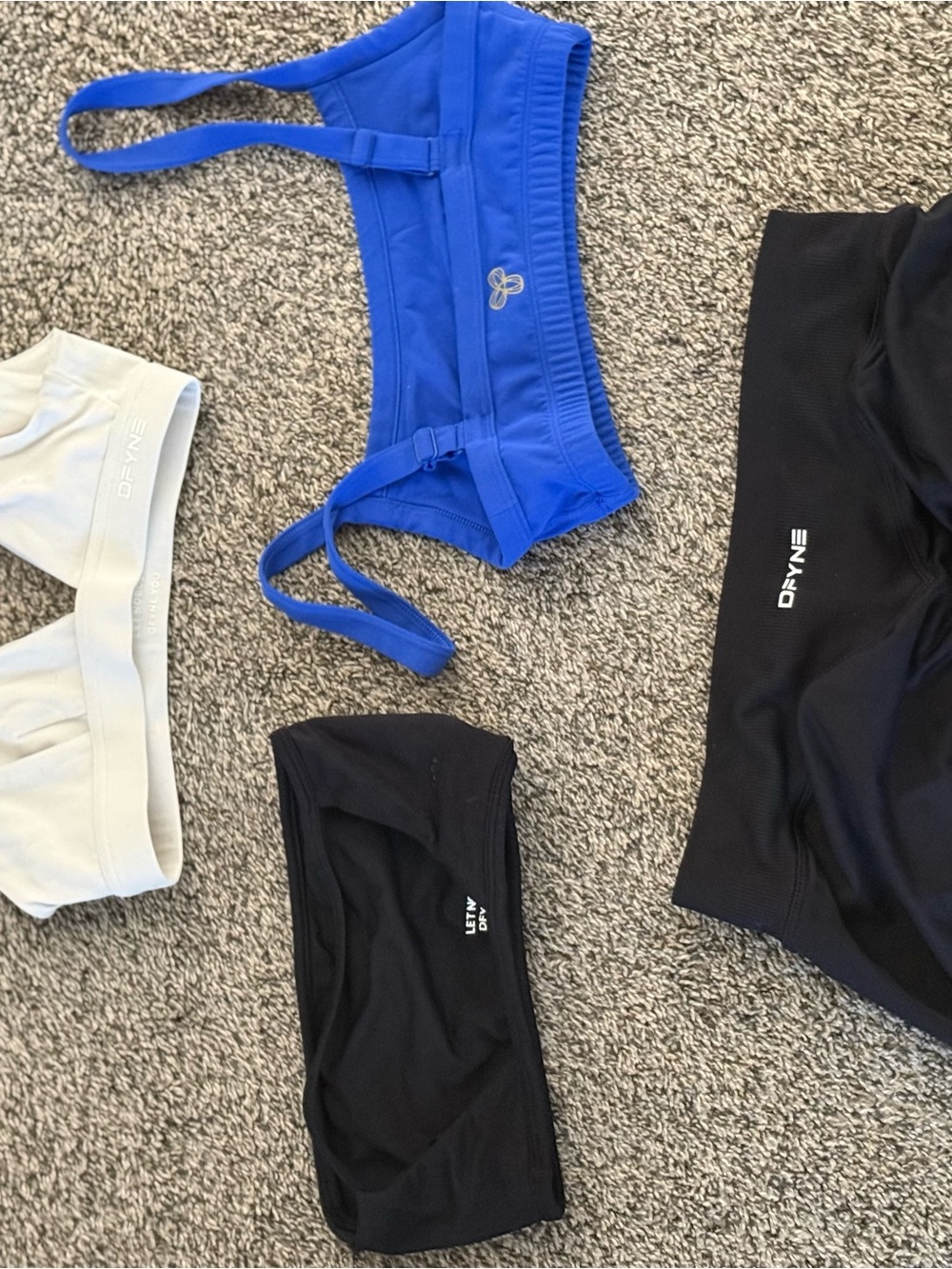 20-15 each Dfyne/ Aritzia sport bra and shorts - Picture 2 of 9